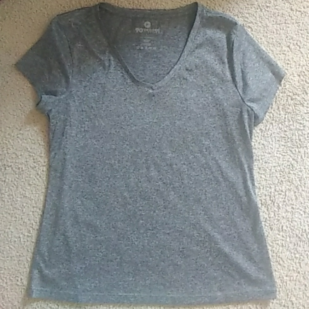 Gray tshirt